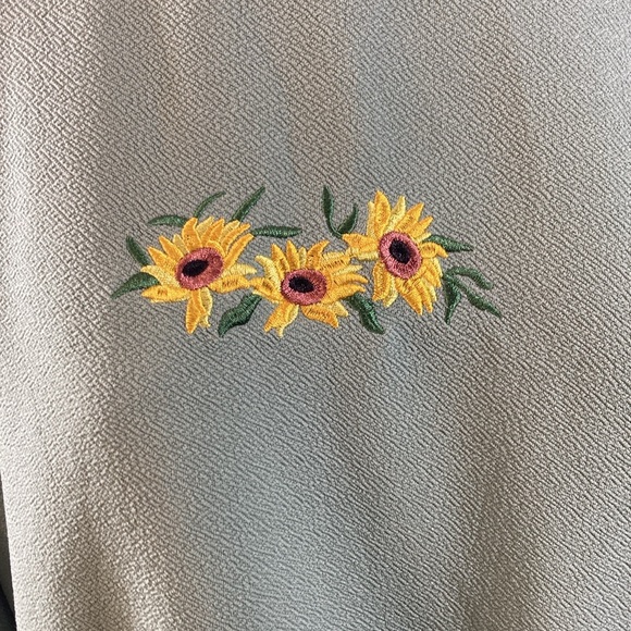 Shein Cropped Sweatshirt Textured 
Green With Sun Flower Design Size 9/10 - Picture 3 of 10
